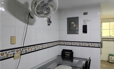 SE ARRIENDA CASA DE USO COMERCIAL CON APARTAESTUDIO ANEXO, SANTA MARTA