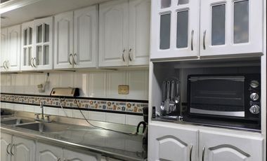 SE ARRIENDA CASA DE USO COMERCIAL CON APARTAESTUDIO ANEXO, SANTA MARTA