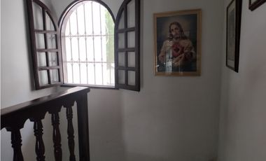 SE ARRIENDA CASA DE USO COMERCIAL CON APARTAESTUDIO ANEXO, SANTA MARTA
