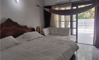 SE ARRIENDA CASA DE USO COMERCIAL CON APARTAESTUDIO ANEXO, SANTA MARTA
