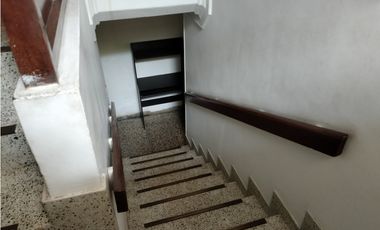 SE ARRIENDA CASA DE USO COMERCIAL CON APARTAESTUDIO ANEXO, SANTA MARTA