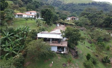 CASA DE CAMPO EN VENTA EN TITIRIBI