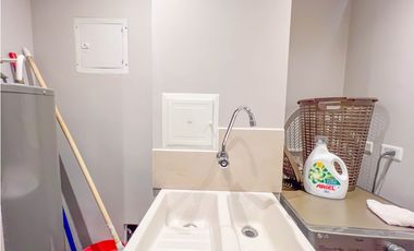 POBLADO AGUACATALA CERCA AL SANTA FÉ, REMODELADO DE 4 HABITACIONES