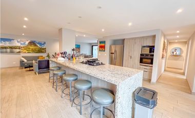 POBLADO AGUACATALA CERCA AL SANTA FÉ, REMODELADO DE 4 HABITACIONES