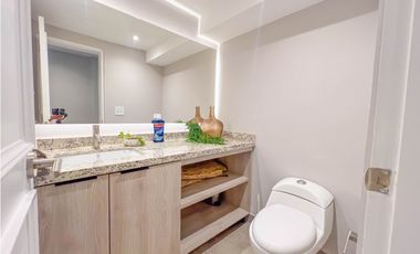POBLADO AGUACATALA CERCA AL SANTA FÉ, REMODELADO DE 4 HABITACIONES