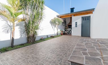 Venta Triplex 4 ambientes en Haedo Norte.