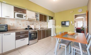 Venta Triplex 4 ambientes en Haedo Norte.