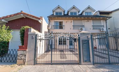 Venta Triplex 4 ambientes en Haedo Norte.