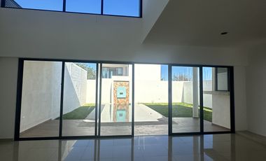 CASA DE 3 RECÁMARAS CON ALBERCA EN PRIVADA