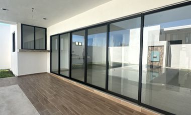 CASA DE 3 RECÁMARAS CON ALBERCA EN PRIVADA