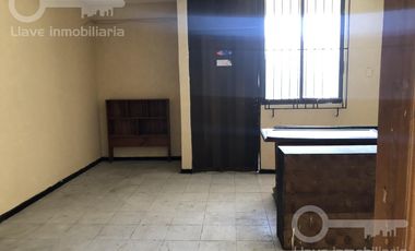 Oficina en renta en planta alta ubicada en calle Hidalgo y Bravo,  Col. Centro, en Coatzacoalcos, Veracruz.