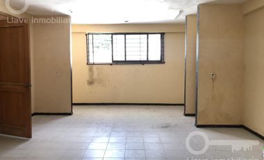 Oficina en renta en planta alta ubicada en calle Hidalgo y Bravo,  Col. Centro, en Coatzacoalcos, Veracruz.