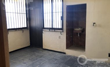 Oficina en renta en planta alta ubicada en calle Hidalgo y Bravo,  Col. Centro, en Coatzacoalcos, Veracruz.