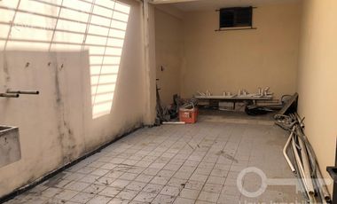 Oficina en renta en planta alta ubicada en calle Hidalgo y Bravo,  Col. Centro, en Coatzacoalcos, Veracruz.