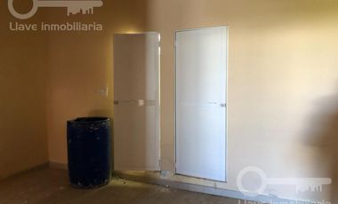 Oficina en planta alta en renta ubicada en Zaragoza, entre Aldama y Abasolo, Col. Centro, Coatzacoalcos, Veracruz.