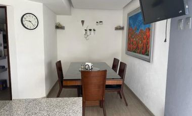 Departamento Totalmente Remodelado en Renta en Frondoso Lomas Country.