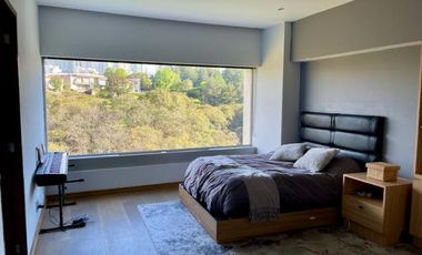 Departamento Totalmente Remodelado en Renta en Frondoso Lomas Country.