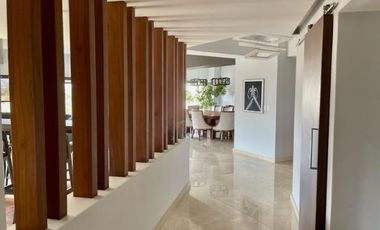 Departamento Totalmente Remodelado en Renta en Frondoso Lomas Country.