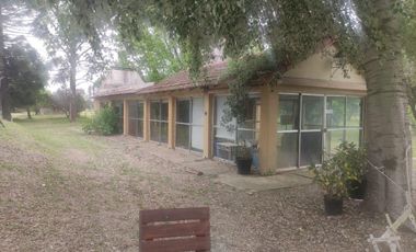 Casa quinta de 8 ambientes con pileta y 4 hectareas de parque