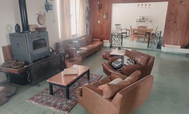 Casa quinta de 8 ambientes con pileta y 4 hectareas de parque