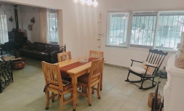 Casa quinta de 8 ambientes con pileta y 4 hectareas de parque