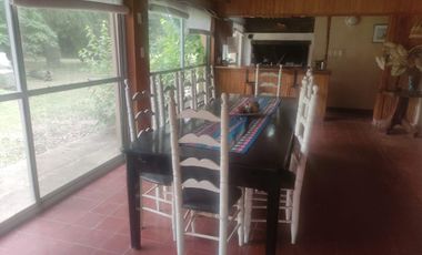 Casa quinta de 8 ambientes con pileta y 4 hectareas de parque