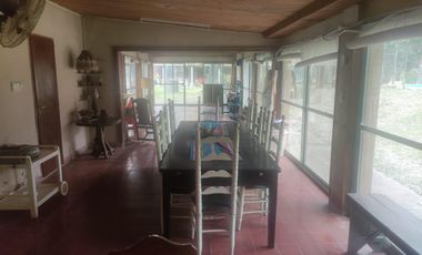 Casa quinta de 8 ambientes con pileta y 4 hectareas de parque