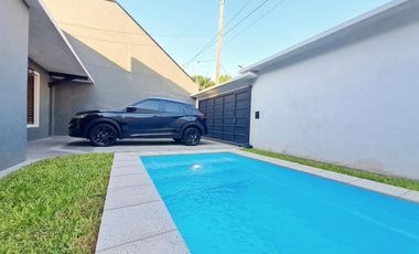 VENTA CASA 5 AMB 183 M2 GARAGE PISCINA JARDIN LANUS OESTE