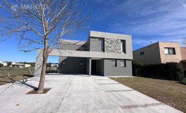 CASA EN VENTA EN SAN MATIAS - MAROTO PROPIEDADES-