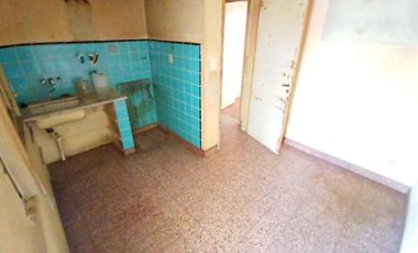 CASA  EN VENTA EN MORON SUR - A REFACCIONAR - OPORTUNIDAD DE INVERSION