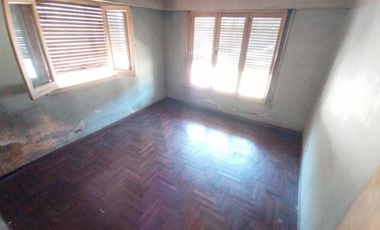 CASA  EN VENTA EN MORON SUR - A REFACCIONAR - OPORTUNIDAD DE INVERSION