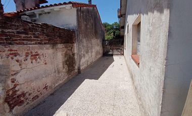 CASA  EN VENTA EN MORON SUR - A REFACCIONAR - OPORTUNIDAD DE INVERSION