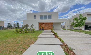 Casa de 3 dormitorios en venta en Terralagos, Canning