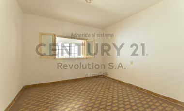 Casa 2 dormitorios c/local comercial al frente - Capitan Bermudez