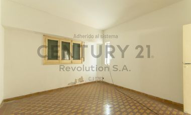 Casa 2 dormitorios c/local comercial al frente - Capitan Bermudez
