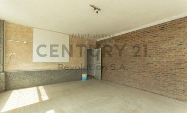 Casa 2 dormitorios c/local comercial al frente - Capitan Bermudez