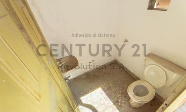 Casa 2 dormitorios c/local comercial al frente - Capitan Bermudez