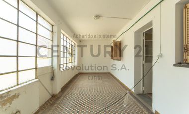 Casa 2 dormitorios c/local comercial al frente - Capitan Bermudez