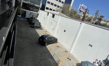 Local con balcón utilizable