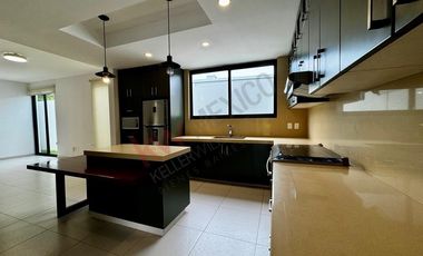 Casa en esquina EN VENTA en Residencial SAN PATRICIO, Campestre.