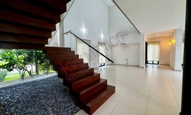 Casa en esquina EN VENTA en Residencial SAN PATRICIO, Campestre.