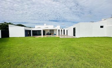 Hermosa Residencia de una Planta en Privada Residencial