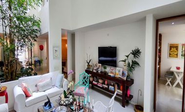 ¡Casa De Lujo Con Piscina Privada Y Diseño Arquitectónico Excepcional – ¡Tu Hogar Soñado Te Espera!