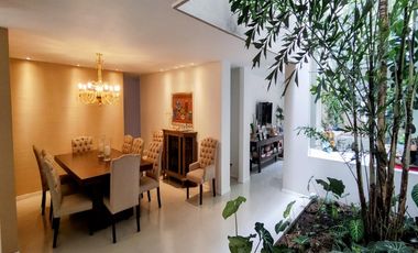 ¡Casa De Lujo Con Piscina Privada Y Diseño Arquitectónico Excepcional – ¡Tu Hogar Soñado Te Espera!