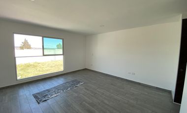 Casa en venta con tres recamaras y jardin en Ocotlán, Tlaxcala