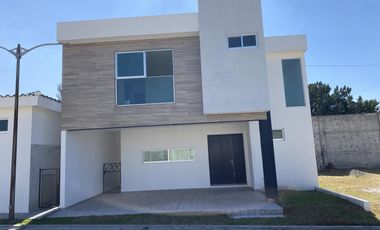 Casa en venta con tres recamaras y jardin en Ocotlán, Tlaxcala