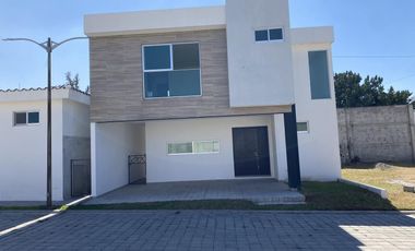 Casa en venta con tres recamaras y jardin en Ocotlán, Tlaxcala