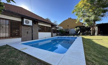 Chalet sobre 2 lotes en Barrio Los Cedros