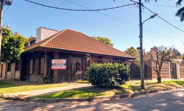 Chalet sobre 2 lotes en Barrio Los Cedros