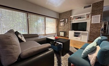 Chalet sobre 2 lotes en Barrio Los Cedros